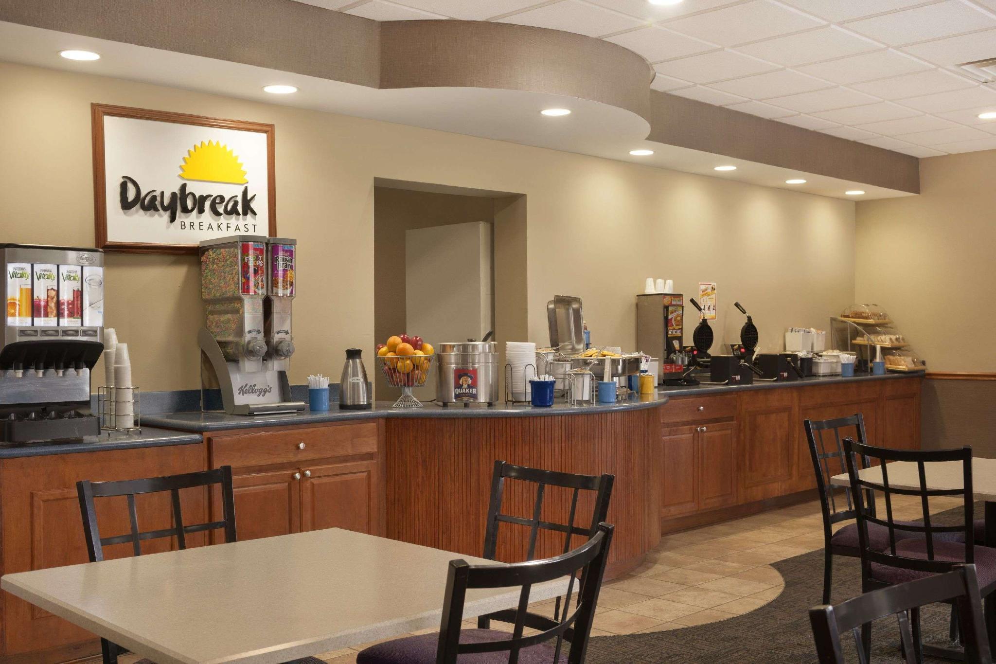 Comfort Inn & Suites Buffalo Airport Extérieur photo