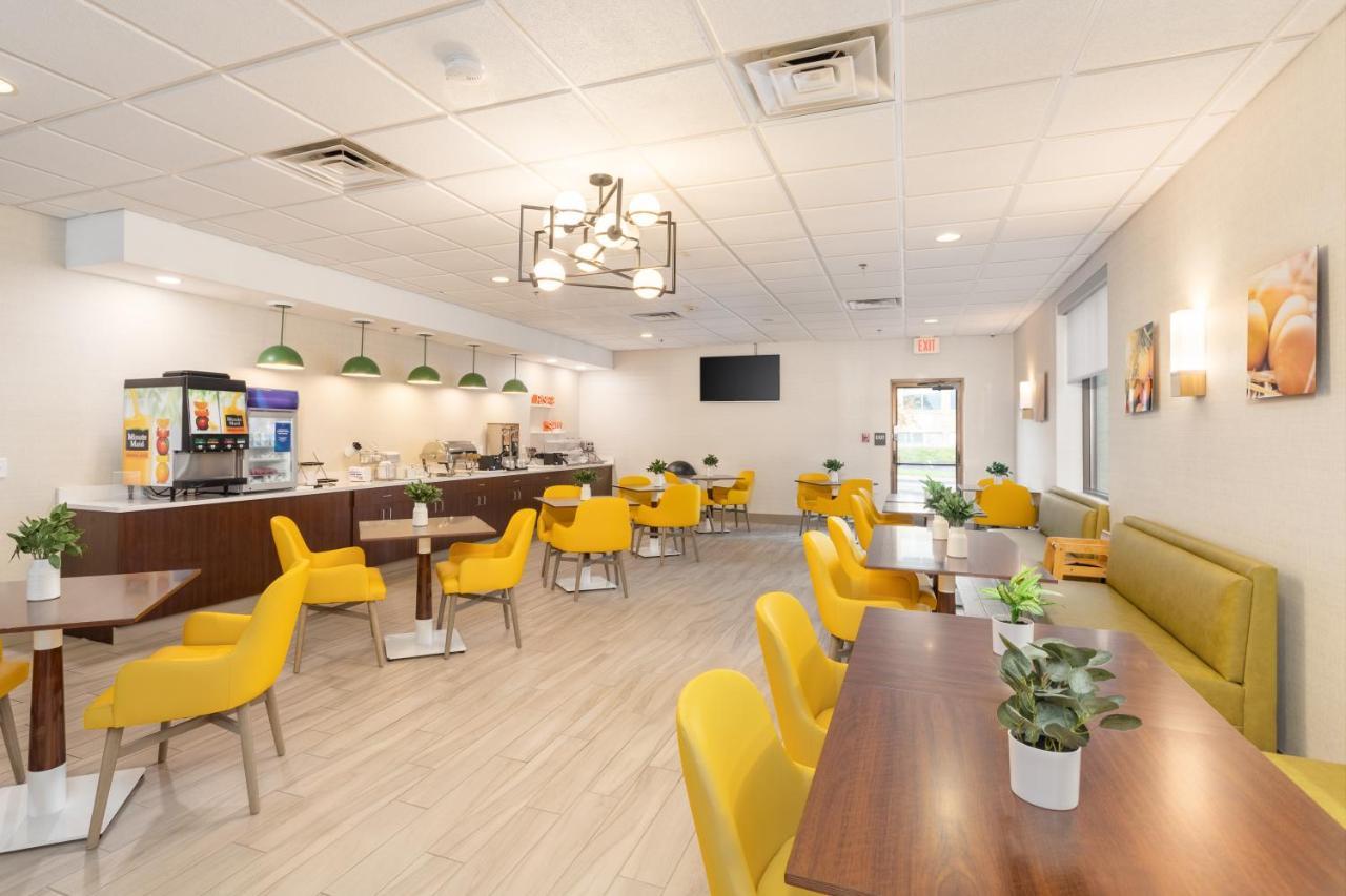Comfort Inn & Suites Buffalo Airport Extérieur photo